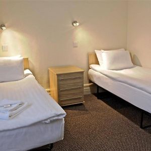 Habitación Estándar con 2 Camas Individuales
